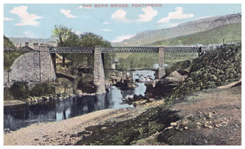 Pont Berw ger Cilfynydd