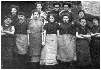 Young workers at the Tin Plate Works circa 1904